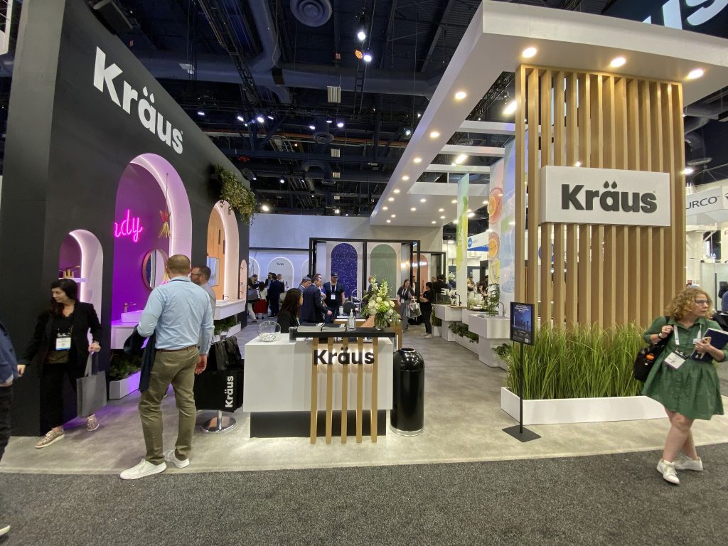 Delta exhibit KBIS 2025 - Kraus entry from aisle crowds